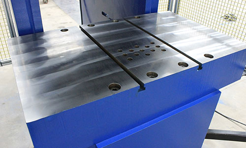 https://www.standard-industrial.com/uploads//DC200-bed-config-pic.jpg?auto=compress%2Cformat&fit=min&fm=jpg&q=80&rect=0%2C9%2C498%2C280